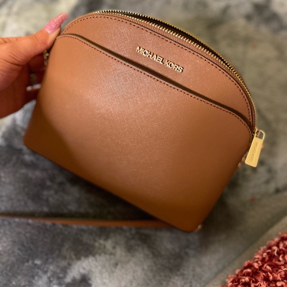 Authentic Michael Kors Crossbody Bag💕 Only carried once! Open to offers 💕 - Picture 3 of 12